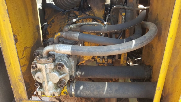 ขาย แบคโฮ KOMATSU PC100-2 เอกสารใบอินวอยซ์ เครื่องดี เอวแน่น ปั้มดี มีบูทสลักหลวมนิดหน่อย ราคาคุยกันได้ครับ