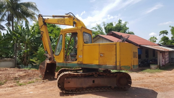 ขาย แบคโฮ KOMATSU PC100-2 เอกสารใบอินวอยซ์ เครื่องดี เอวแน่น ปั้มดี มีบูทสลักหลวมนิดหน่อย ราคาคุยกันได้ครับ