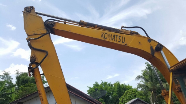 ขาย แบคโฮ KOMATSU PC100-2 เอกสารใบอินวอยซ์ เครื่องดี เอวแน่น ปั้มดี มีบูทสลักหลวมนิดหน่อย ราคาคุยกันได้ครับ