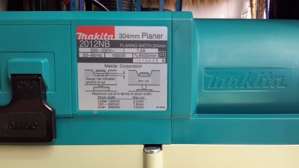 เครื่องใสไม้ makita 2012NB เครื่องใสไม้ makita 2012NB