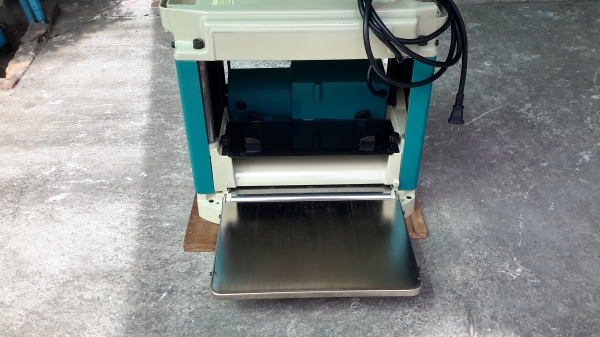 เครื่องใสไม้ makita 2012NB เครื่องใสไม้ makita 2012NB