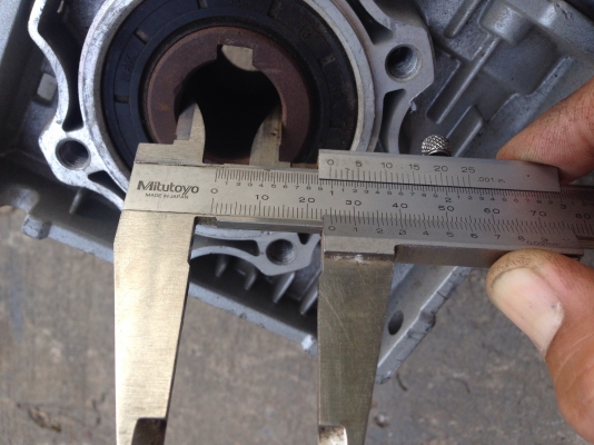 ขายมอเตอร์เกียร์ปรับรอบ ขนาด 0.5HP. 380V ของจีน เพลาออกได้ตั้งแต่ประมาณ 17-100รอบต่อนาที สภาพดี พร้อมใช้งานมี 2ตัวครับ