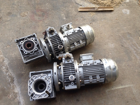 ขายมอเตอร์เกียร์ปรับรอบ ขนาด 0.5HP. 380V ของจีน เพลาออกได้ตั้งแต่ประมาณ 17-100รอบต่อนาที สภาพดี พร้อมใช้งานมี 2ตัวครับ