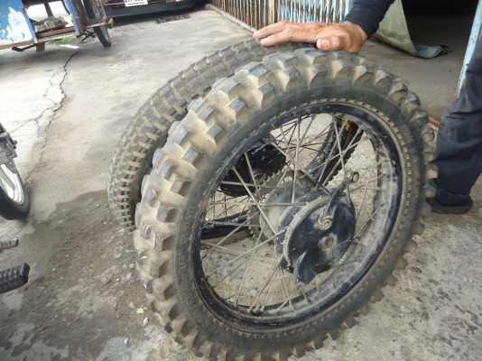 ล้อรถวิบาก yamaha DT 125 ลด 1360.-