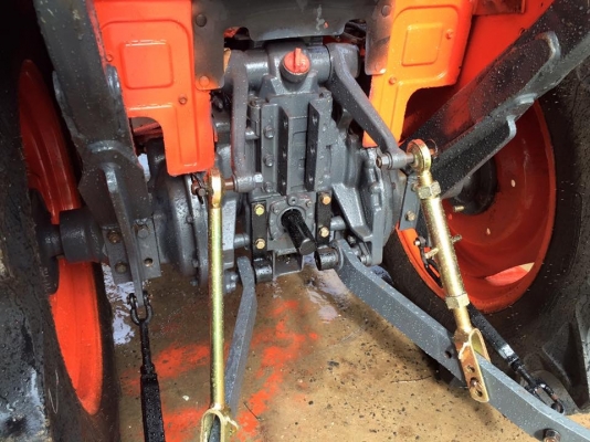 สินค้ามาใหม่นะค่ะ  ขายรถไถคูโบต้า L3608SP สภาพพร้อมใช้งาน ขายพร้อมอุปกรณ์ใบมีดดันดินหน้าและผานพรวน ราคา 348,000 บาท สนใจโทร 081-9136451 หรือ ขอดูรูปเพิ่มเติมทาง line:bow6451 ค่ะ