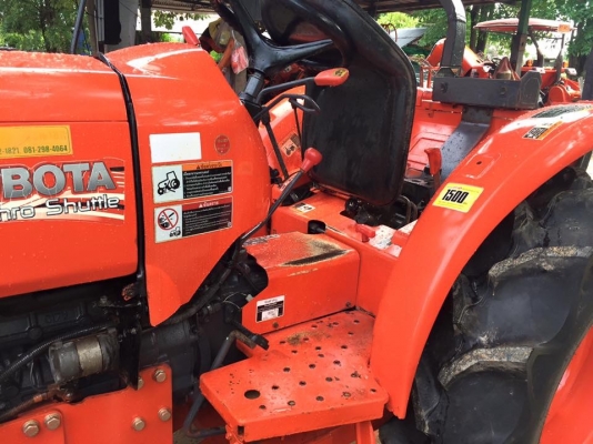 สินค้ามาใหม่นะค่ะ  ขายรถไถคูโบต้า L3608SP สภาพพร้อมใช้งาน ขายพร้อมอุปกรณ์ใบมีดดันดินหน้าและผานพรวน ราคา 348,000 บาท สนใจโทร 081-9136451 หรือ ขอดูรูปเพิ่มเติมทาง line:bow6451 ค่ะ