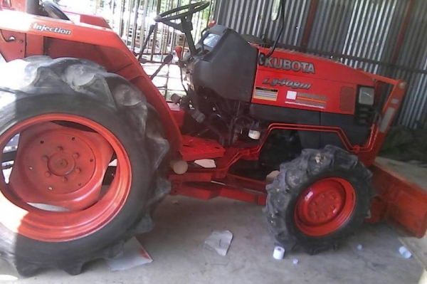 ขายรถไถ KUBOTA L3408 อุปกรณ์ ดันหน้า ผานหลัง โรตารี่ เครื่องดี ช่วงล่างแน่น รถสวยสภาพพร้อมใช้งาน เอกสารเล่มทะเบียนพร้อมโอน สนใจโทร 090-8588220คุณนะ 093-3258446คุณบิว หรือเข้าดูสินค้าอื่นๆได้ที่ www.narong2truck.com หรือ www.truck.in.th/498 หรือเพจFacebook ขายรถไถ KUBOTA L3408 อุปกรณ์ ดันหน้า ผานหลัง โรตารี่ เครื่องดี ช่วงล่างแน่น รถสวยสภาพพร้อมใช้งาน เอกสารเล่มทะเบียนพร้อมโอน สนใจโทร 090-8588220คุณนะ 093-3258446คุณบิว หรือเข้าดูสินค้าอื่นๆได้ที่ www.narong2truck.com หรือ www.truck.in.th/498 หรือเพจFacebook
