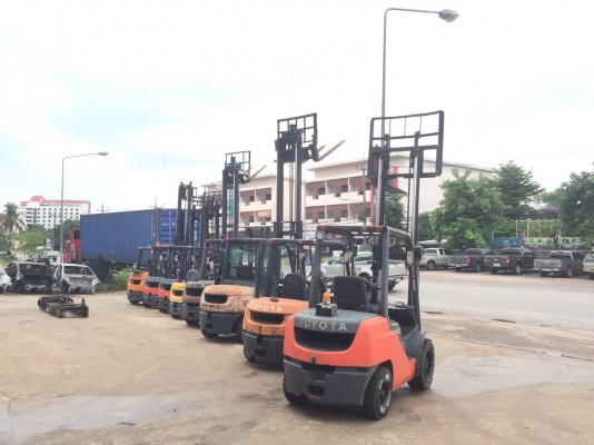 ขายรถโฟลคลิฟท์ TOYOTA 52-8FD30 ,เกียร์ออโต, เครื่องยนต์ดีเซล 3Z ,งาเทปรับคว่ำ-หงายเทได้ , เสายกสูง 4 เมตร ,ล้อหน้าคู่ , รถนำเข้าจากญี่ปุ่น 100\% ขายรถโฟลคลิฟท์ TOYOTA 52-8FD30 ,เกียร์ออโต, เครื่องยนต์ดีเซล 3Z ,งาเทปรับคว่ำ-หงายเทได้ , เสายกสูง 4 เมตร ,ล้อหน้าคู่ , รถนำเข้าจากญี่ปุ่น 100\%