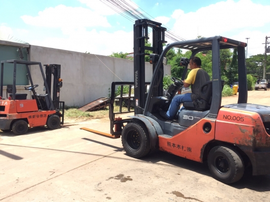 ขายรถโฟลคลิฟท์ TOYOTA 52-8FD30 ,เกียร์ออโต, เครื่องยนต์ดีเซล 3Z ,งาเทปรับคว่ำ-หงายเทได้ , เสายกสูง 4 เมตร ,ล้อหน้าคู่ , รถนำเข้าจากญี่ปุ่น 100\% ขายรถโฟลคลิฟท์ TOYOTA 52-8FD30 ,เกียร์ออโต, เครื่องยนต์ดีเซล 3Z ,งาเทปรับคว่ำ-หงายเทได้ , เสายกสูง 4 เมตร ,ล้อหน้าคู่ , รถนำเข้าจากญี่ปุ่น 100\%