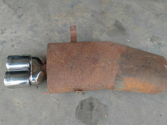 ท่อไอเสียหม้อพักท้ายปลายแสตนเลสBMW 318I E36 500บาท อยู่ดอนเมือง TEL0890671028 IDline0890671028