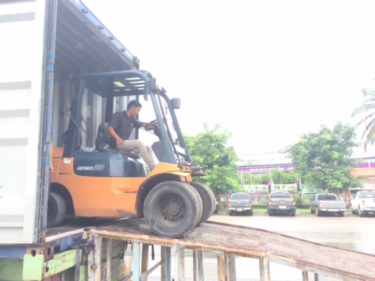 ขายรถโฟลคลิฟท์ TOYOTA 02-7FD30 ,เกียร์ออโต, เครื่องยนต์ดีเซล 2Z ,งาเทปรับคว่ำ-หงายเทได้ , เสายกสูง 4.5 เมตร ,ล้อหน้าคู่ , รถนำเข้าจากญี่ปุ่น 100\%