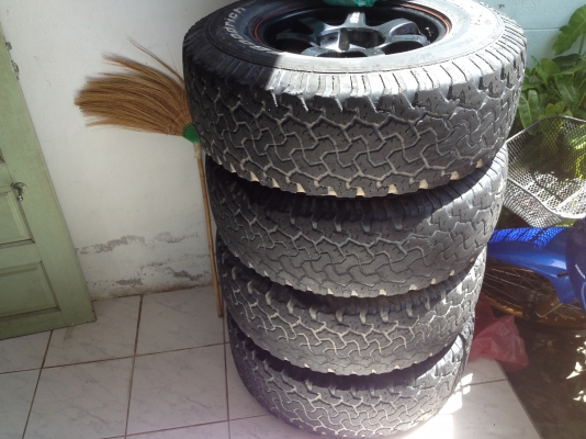 ขายล้อแม็กพร้อมยาง 4 ชุด ตามสภาพ ราคา 10000 ถ้วนๆ