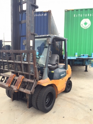 ขายรถโฟลคลิฟท์ TOYOTA 02-7FD25 ,เกียร์ออโต, เครื่องยนต์ดีเซล 2Z ,งาเทปรับคว่ำ-หงายเทได้ , เสายกสูง 5 เมตร ,ล้อหน้าคู่ , รถนำเข้าจากญี่ปุ่น 100\%