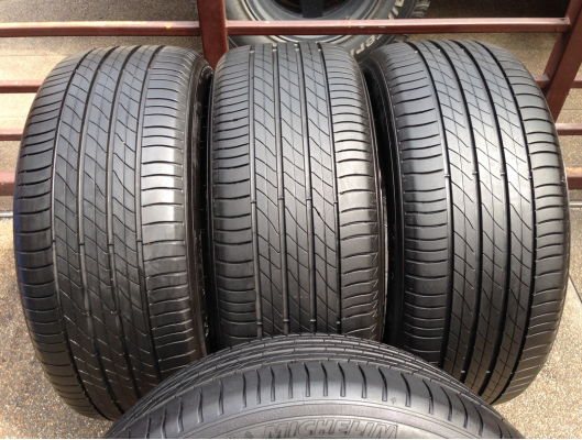 ยาง Michelin รุ่น3st 225 50 17 ปลายปี14 ดอกเต็ม เนื้อนิ่ม ใช้กันยาว ราคาไม่แพง