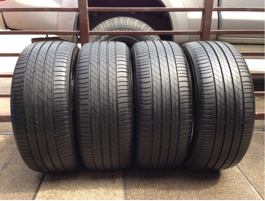 ยาง Michelin รุ่น3st 225 50 17 ปลายปี14 ดอกเต็ม เนื้อนิ่ม ใช้กันยาว ราคาไม่แพง