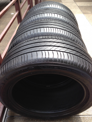 ยาง Michelin รุ่น3st 225 50 17 ปลายปี14 ดอกเต็ม เนื้อนิ่ม ใช้กันยาว ราคาไม่แพง