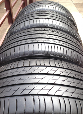 ยาง Michelin รุ่น3st 225 50 17 ปลายปี14 ดอกเต็ม เนื้อนิ่ม ใช้กันยาว ราคาไม่แพง