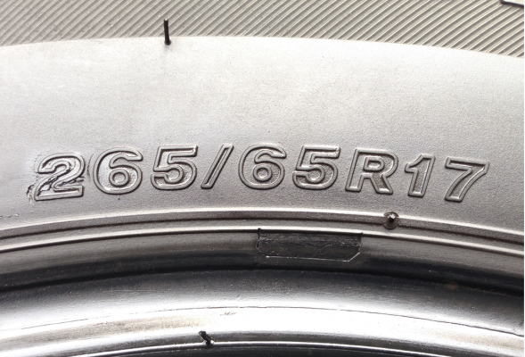 ยาง Bridgestone 265 65 17 ปี14 ดอกเยอะ ไม่มีปะ ราคาไม่แพง