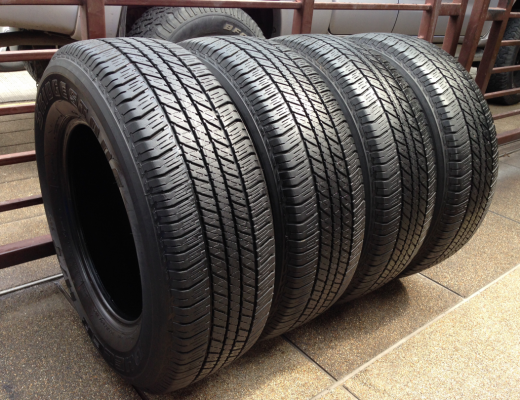 ยาง Bridgestone 265 65 17 ปี14 ดอกเยอะ ไม่มีปะ ราคาไม่แพง
