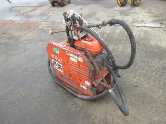 ขายเครื่องฉีดพ่นยางมะตอย ยี่ห้อ HANTA  สินค้าเก่านอก ราคา 18,000 บาท