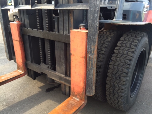 ขายรถโฟลคลิฟท์ TOYOTA 8FD20 ( มีเวท 2.5 เปลี่ยนให้ ) ,รถพันกว่าชั่วโมง, เครื่องยนต์ดีเซล 1DZ-III , เสายกสูง 7 เมตร , รถนำเข้าจากญี่ปุ่น 100\%