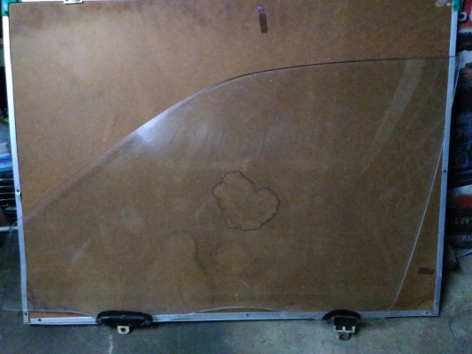 กระจกบานหน้าซ้าย โตโยต้าโคโรร่า AE110 111 112 300บาท อยู่ดอนเมือง TEL0890671028 IDline0890671028