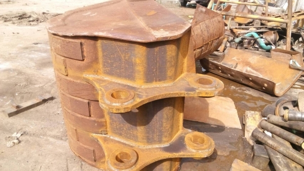 ขายบุ้งกี้เก่าซ่อมแล้วครับ ใส่ PC-200-5 ใส่ได้หลายรุ่น แข็งแรงพื้นเปลี่ยนใหม่ขายไม่แพงครับ