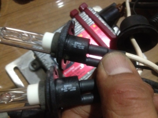 ไฟซีน่อน CATZ HID หลอด H7 MADE IN JAPAN เเท้เก่าญี่ปุ่นครบชุดใช้งานได้ปกติ