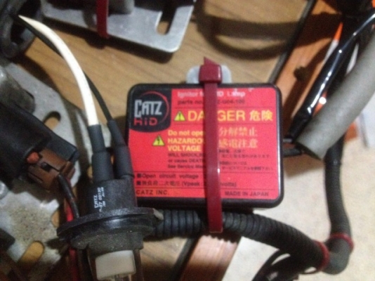 ไฟซีน่อน CATZ HID หลอด H7 MADE IN JAPAN เเท้เก่าญี่ปุ่นครบชุดใช้งานได้ปกติ