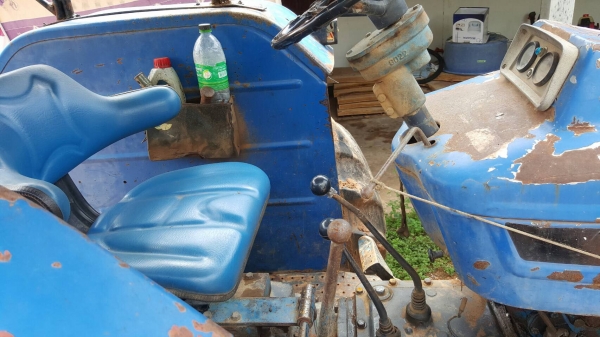 ขาย รถไถ FORD 6600 T5 เอกสารเล่มทะเบียนครบ อุปกรณ์มีใบดันหน้า และผาน 7