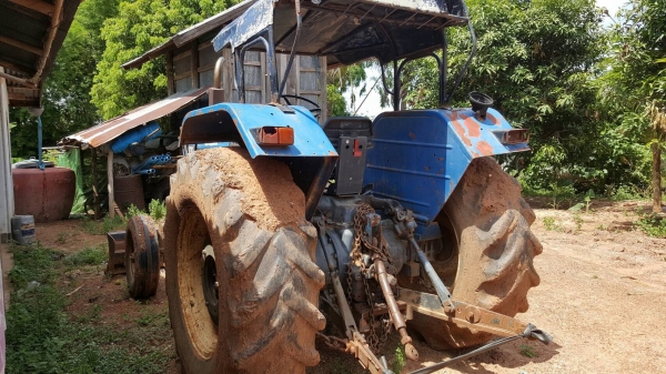 ขาย รถไถ FORD 6600 T5 เอกสารเล่มทะเบียนครบ อุปกรณ์มีใบดันหน้า และผาน 7