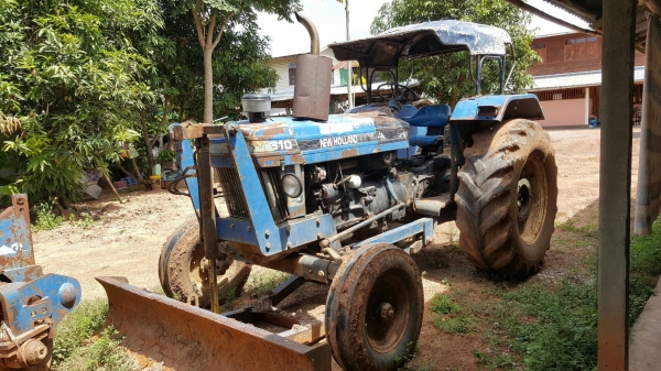 ขาย รถไถ FORD 6600 T5 เอกสารเล่มทะเบียนครบ อุปกรณ์มีใบดันหน้า และผาน 7