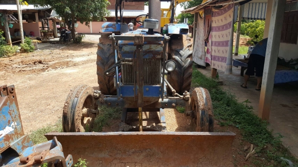 ขาย รถไถ FORD 6600 T5 เอกสารเล่มทะเบียนครบ อุปกรณ์มีใบดันหน้า และผาน 7