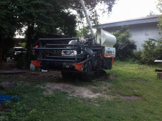 รถเกี่ยวข้าว คูโบต้า DC 70 g