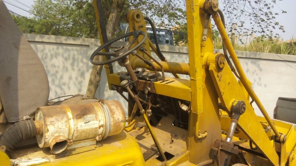 ขายด่วนรถตัก1คิวนถเครืองฟังขายตามสภาพ ขายด่วนรถตัก1คิวนถเครืองฟังขายตามสภาพ