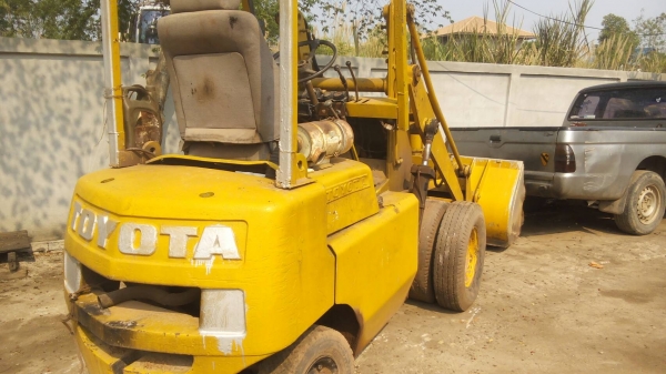 ขายด่วนรถตัก1คิวนถเครืองฟังขายตามสภาพ