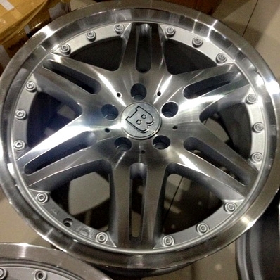 ล้อBENZ 18นิ้ว BRABUS BLOCK 6 กว้าง8.5 ET35 ไม่มีคดแตกร้าว สภาพสวย ตจวส่งได้
