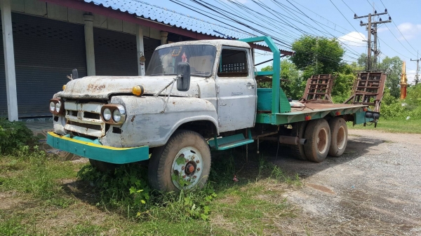 ขาย เทนเลอร์ 10 ล้อ หัวยาว เพลาเดียว มีหางพับไฮดรอริค ไม่มีทะเบียนนะครับ เครื่องเดิม TX เฟืองท้ายใหญ่ คัสซีสวย หางเทนเลอร์เหล็กใหญ่แข็งแรง รถใช้งานได้ปกติ