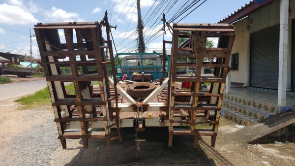 ขาย เทนเลอร์ 10 ล้อ หัวยาว เพลาเดียว มีหางพับไฮดรอริค ไม่มีทะเบียนนะครับ เครื่องเดิม TX เฟืองท้ายใหญ่ คัสซีสวย หางเทนเลอร์เหล็กใหญ่แข็งแรง รถใช้งานได้ปกติ