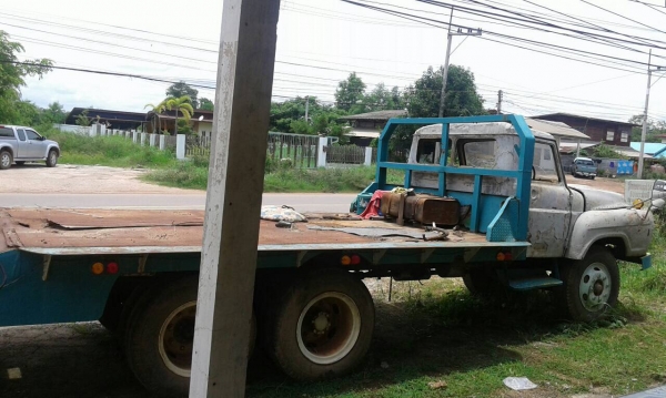 ขาย เทนเลอร์ 10 ล้อ หัวยาว เพลาเดียว มีหางพับไฮดรอริค ไม่มีทะเบียนนะครับ เครื่องเดิม TX เฟืองท้ายใหญ่ คัสซีสวย หางเทนเลอร์เหล็กใหญ่แข็งแรง รถใช้งานได้ปกติ