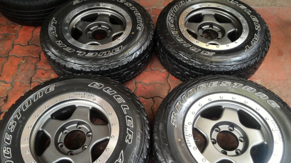 ล้อลาย Bradley Bead - Lock พร้อมยาง 245 x 70 x 16 AT ล้อลาย Bradley Bead - Lock พร้อมยาง 245 x 70 x 16 AT