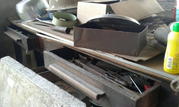 โต๊ะเก่าแก่ตัวใหญ่