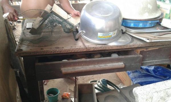 โต๊ะเก่าแก่ตัวใหญ่