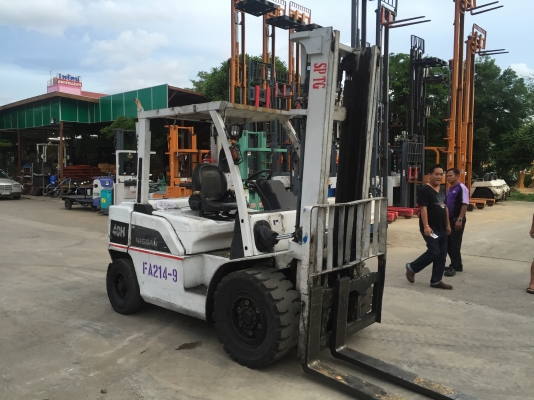 รถยกนิสสันรุ่นใหม่ล่าสุด น้ำหนักยก 4 ตัน เสาสูง 4 เมตร เครื่องดีเซล เกียร์ออโต้