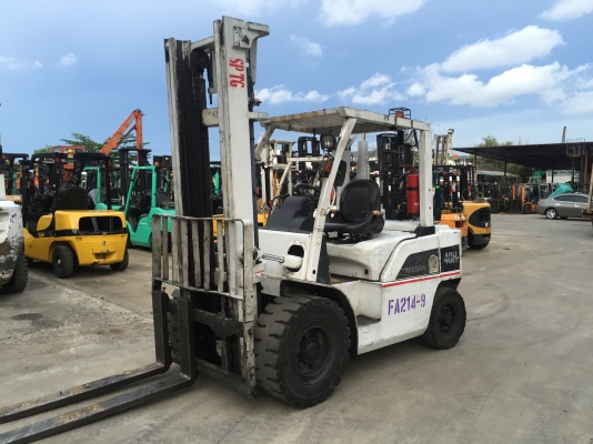 รถยกนิสสันรุ่นใหม่ล่าสุด น้ำหนักยก 4 ตัน เสาสูง 4 เมตร เครื่องดีเซล เกียร์ออโต้