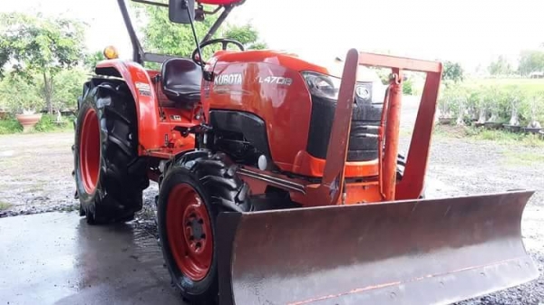ขายรถไถ KUBOTA L4708 อุปกรณ์ ดันหน้า ผานหลัง รถสวยสภาพดีมาก ใช้งานน้อย เอกสารถูกต้อง เล่มทะเบียนพร้อมโอน ราคา375,000 สนใจโทร 090-8588220คุณนะ 093-3258446คุณบิว หรือเข้าดูสินค้าอื่นๆได้ที่ www.narong2truck.com หรือ www.truck.in.th/498 หรือเพจFacebook ณรงค์
