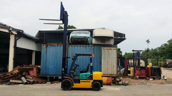 +++ ขายโฟล์คลิฟท์  KOMATSU FD20-12  ขนาด  2  ตัน  (รถนอก)  เครื่องยนต์ดีเซล  เสา  3  เมตร  ไซด์ชิพ  เกียร์ธรรมดา  ยางตัน