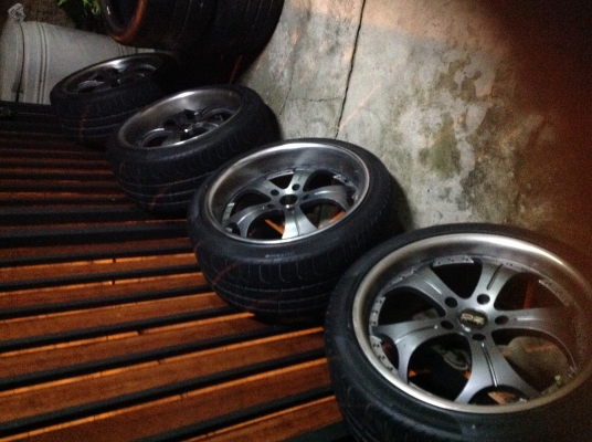 ขายแม๊ก 19 ติดยาง กว้างหน้า 8.5 หลัง 9.5 ขอบสวย สีสวย