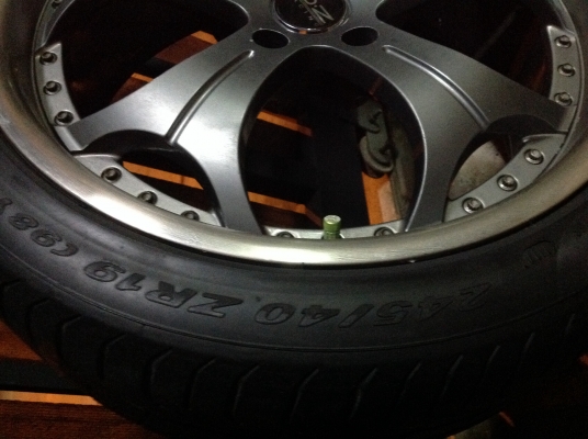 ขายแม๊ก 19 ติดยาง กว้างหน้า 8.5 หลัง 9.5 ขอบสวย สีสวย