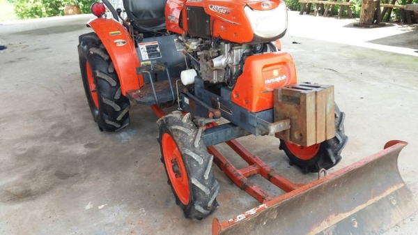 ขายรถไถนั่งขับ KUBOTA RT140 อุปกรณ์ ดันหน้า ผานหลัง สภาพสวยพร้อมใช้งาน ราคา79,000 สนใจโทร 090-8588220คุณนะ 093-3258446คุณบิว หรือเข้าดูสินค้าอื่นๆได้ที่ www.narong2truck.com หรือ www.truck.in.th/498 หรือเพจFacebook ณรงค์ ซื้อขายรถมือสอง (เว็บไซต์ส่วนตัว)